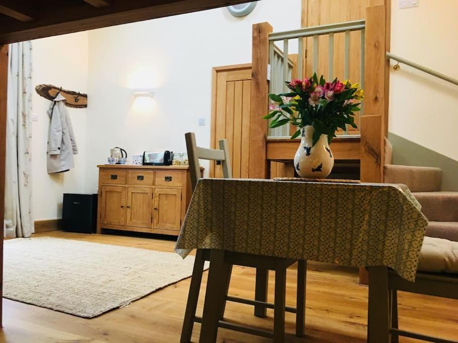 Stunning Converted Cider Barn Opposite A Country Pub Apartment North Curry