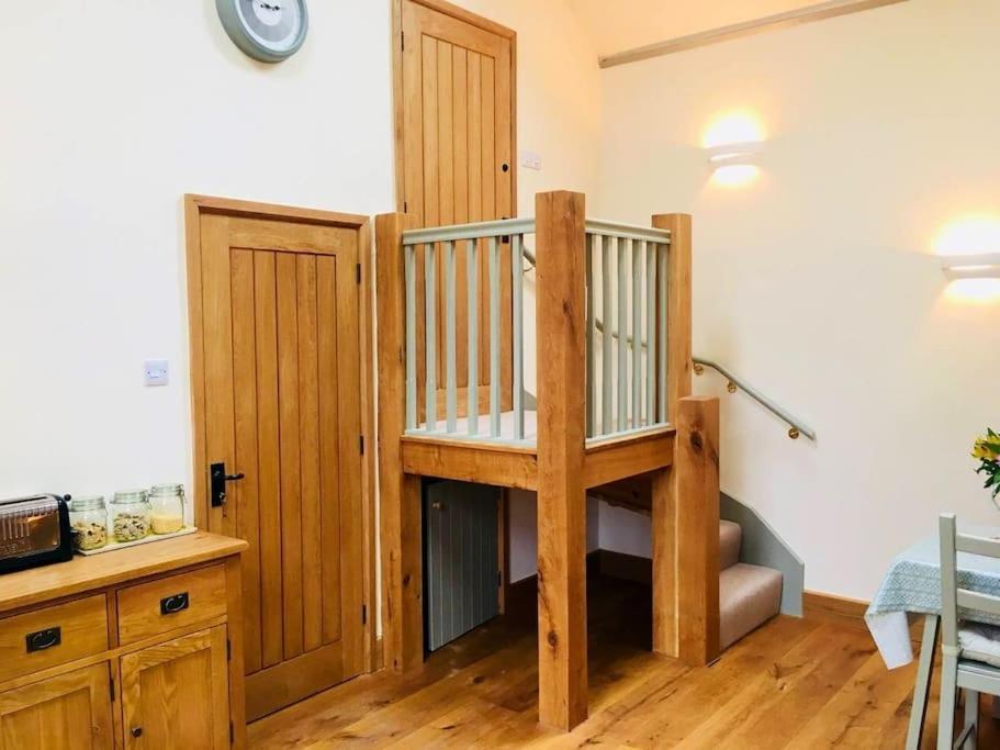 Stunning Converted Cider Barn Opposite A Country Pub North Curry