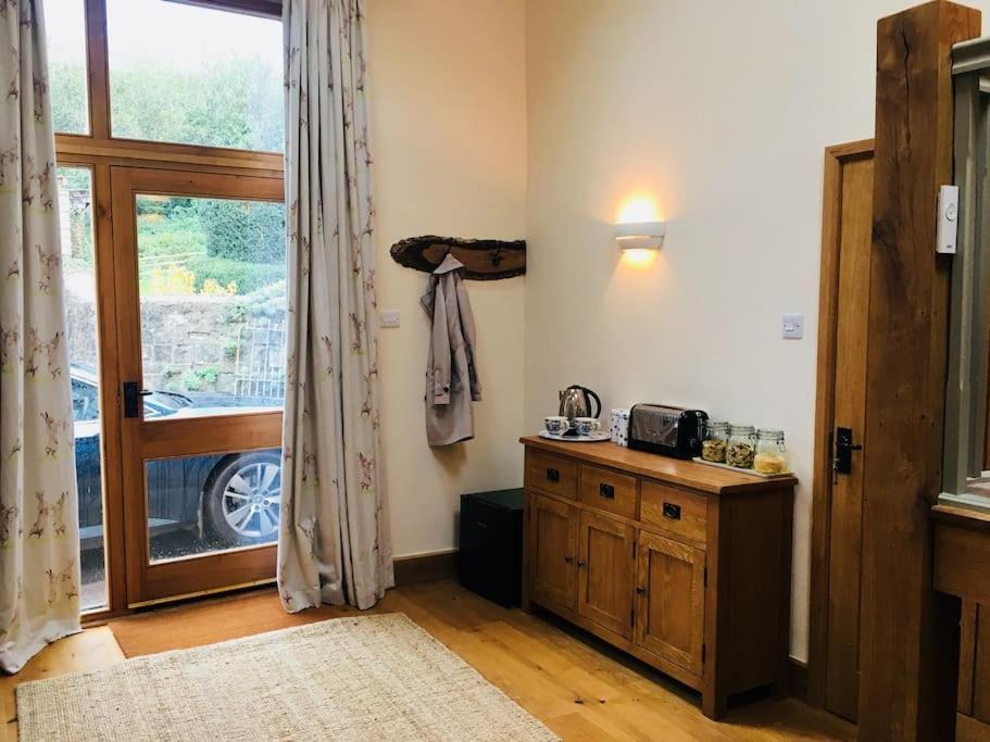 Stunning Converted Cider Barn Opposite A Country Pub * North Curry