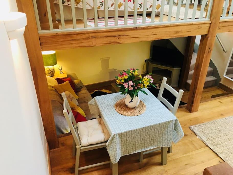 Apartment Stunning Converted Cider Barn Opposite A Country Pub
