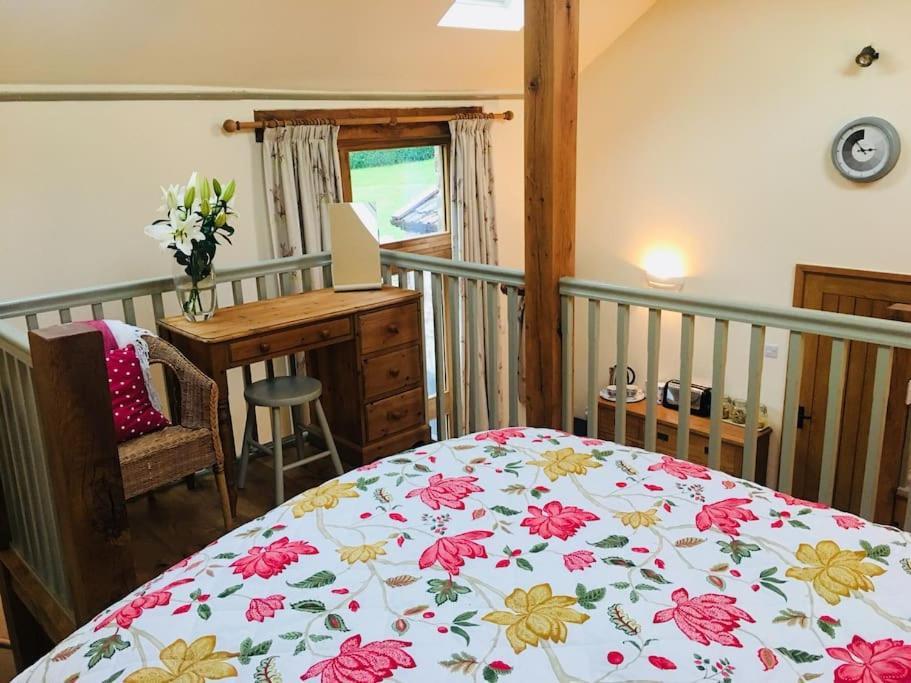 Stunning Converted Cider Barn Opposite A Country Pub *